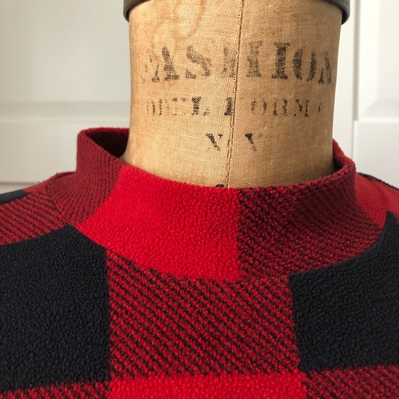 This is plaid cosy and fuzzy. - Picture 5 of 5